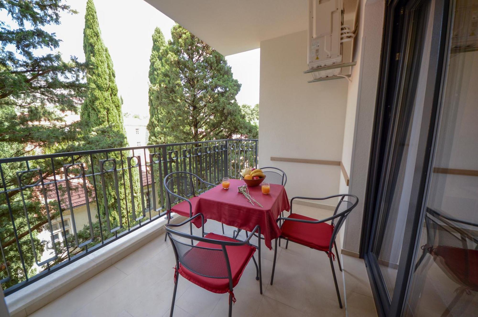Pine 1 Apartment In The Center تريبينيي المظهر الخارجي الصورة